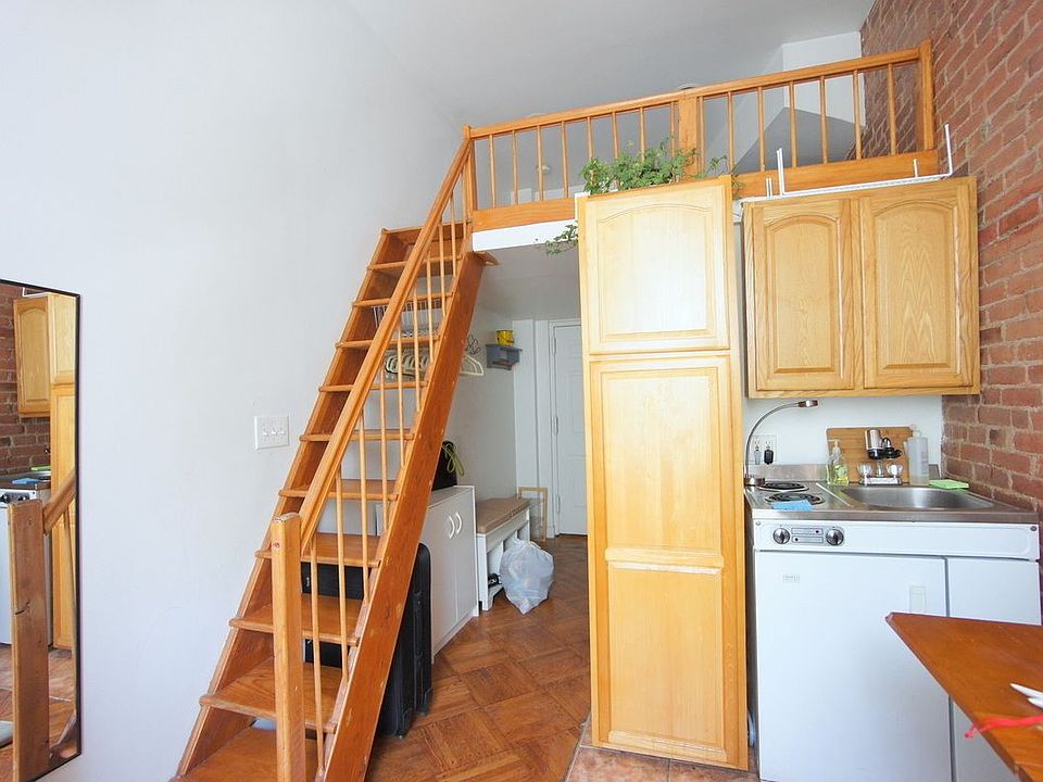 2nd image of 43 W 69th St APT 3D
