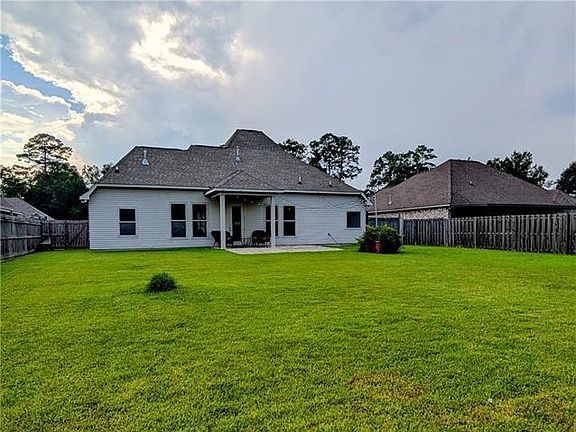 2nd image of 40074 Olde Mill Ln