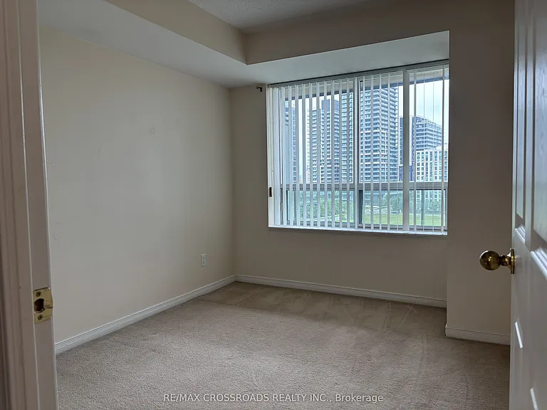 23 Oneida Cres #801 — Photo 4