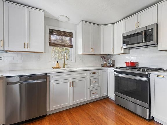 3rd image of 33-33 Belmont St #33R