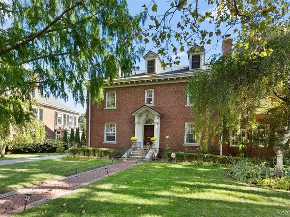 1450 Iroquois St, Detroit, MI 48214