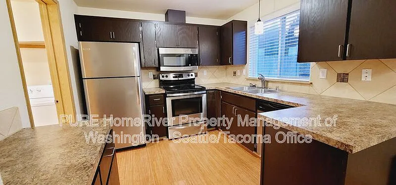 2 bed, 1.5 bath, 1095 sqft, $2,200 — Photo 2
