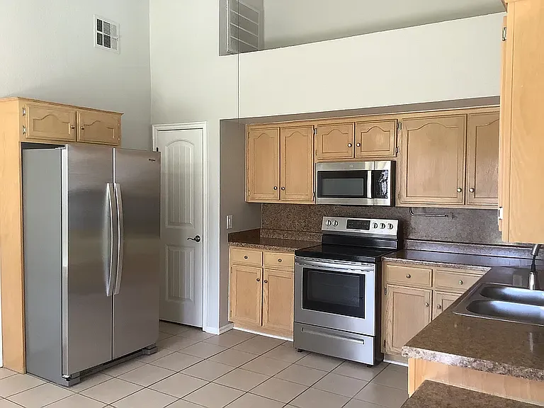 1426 SW 23rd St — Photo 23