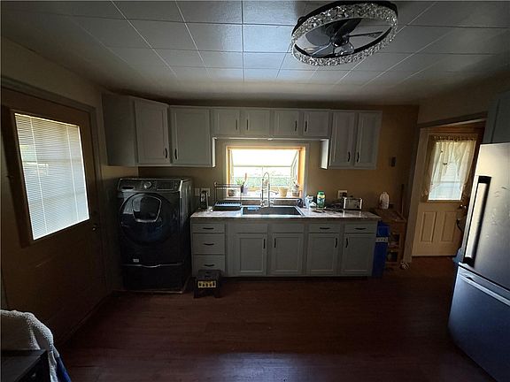 5th image of 1523 Wolpert Way