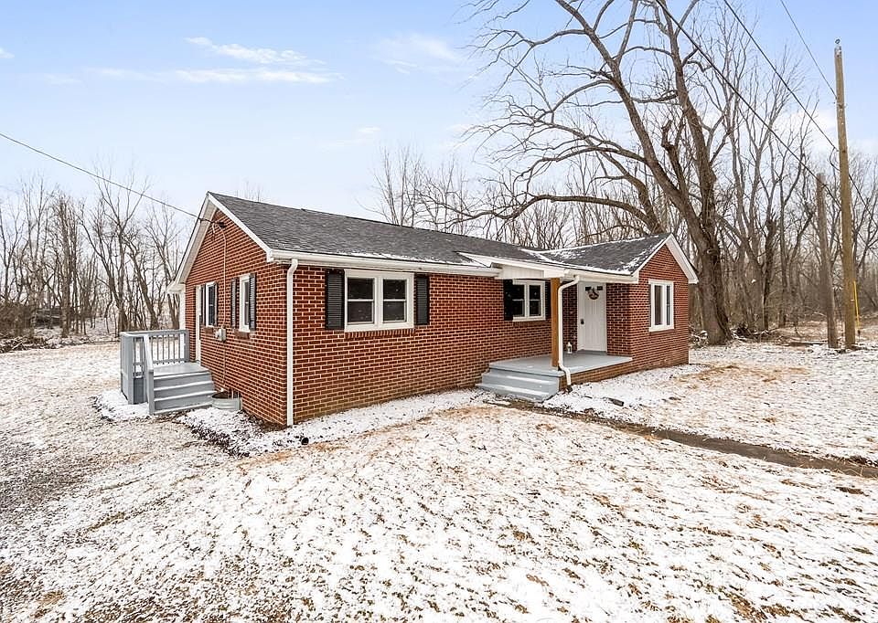 1st image of 470 Riverside Rd