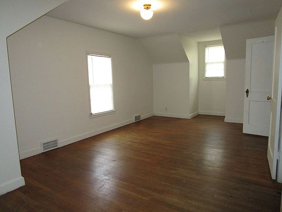 4th image of 804 Laramie St