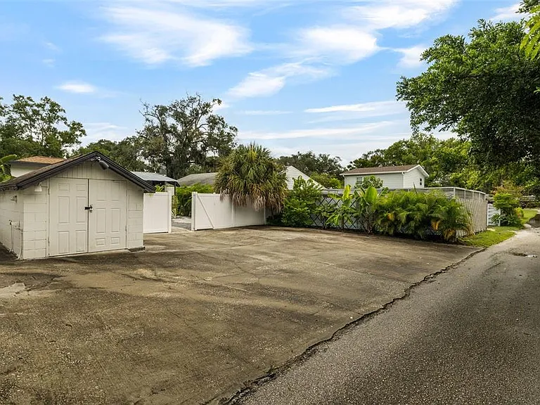 1411 E Henry Ave — Photo 33