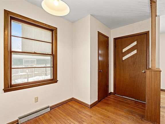 4th image of 1219 Oakcrest St