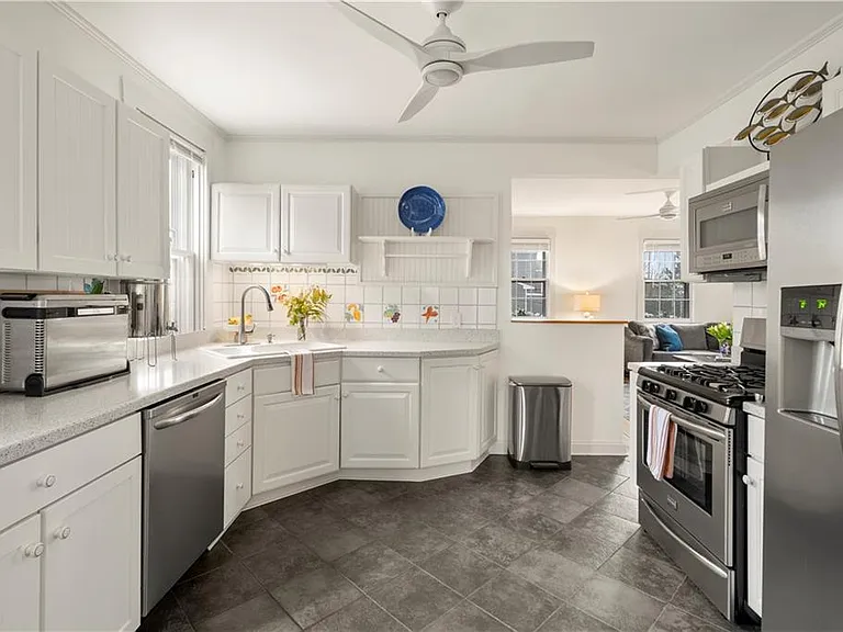 35 Marsh St — Photo 15