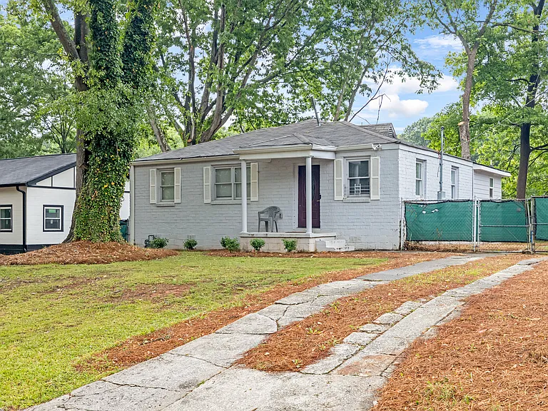 2533 Godfrey Dr NW — Photo 1