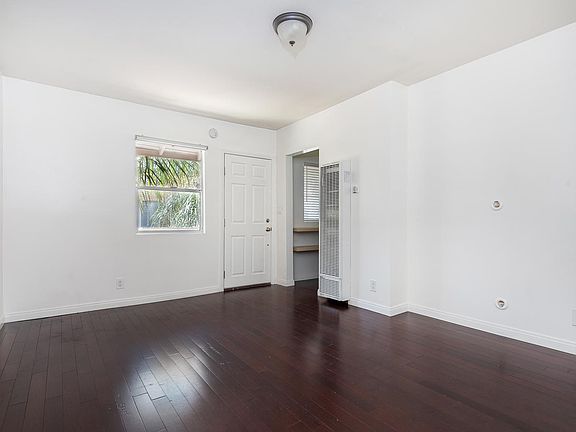 5th image of 918 1/4 N Gardner St