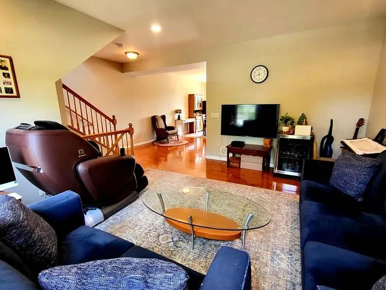 1717 Maple Ave — Photo 7
