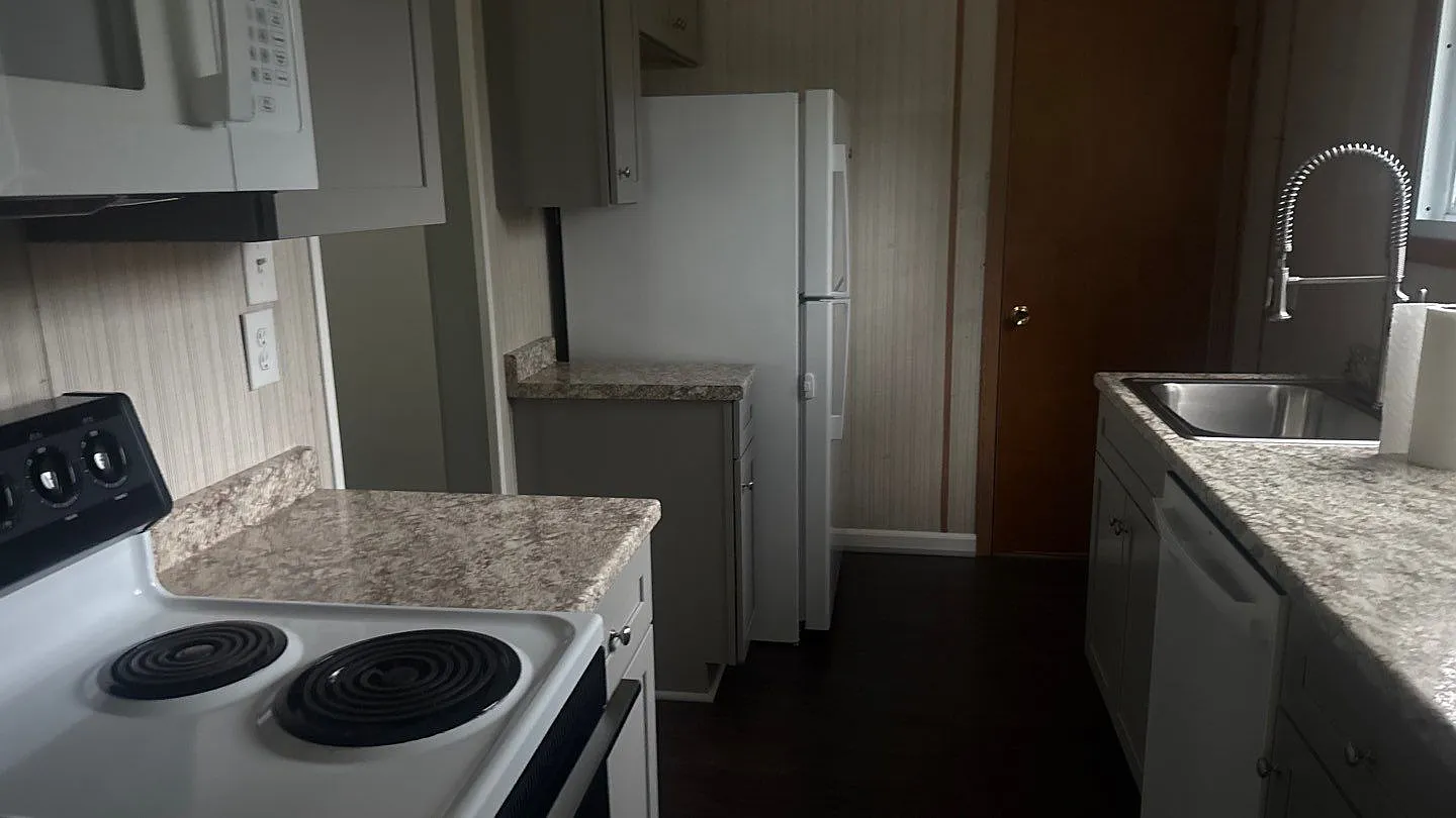 3 bed, 920 sqft, $1,150 — Photo 4
