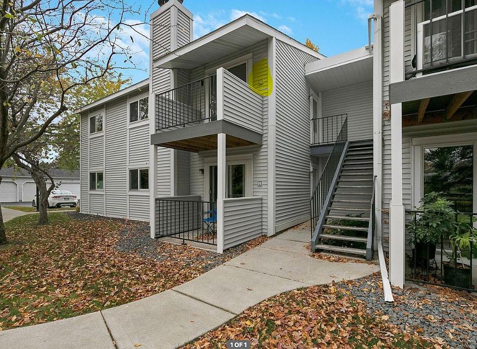 Outside view from Fulham St - unit is on 2nd floor, left side