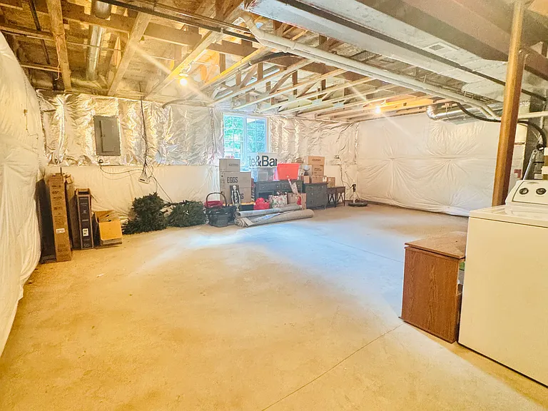 61 Melrose Ct — Photo 36