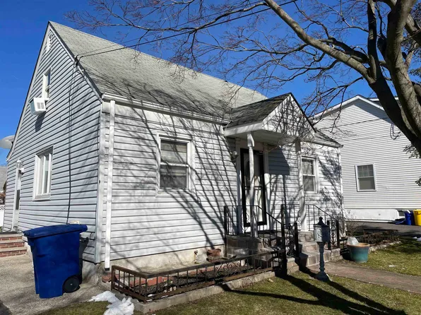 581 Terhune St, Teaneck, NJ 07666