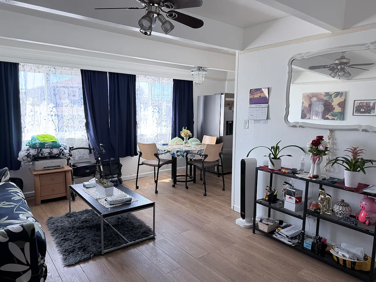 Building Photo - 575 Villa St #15