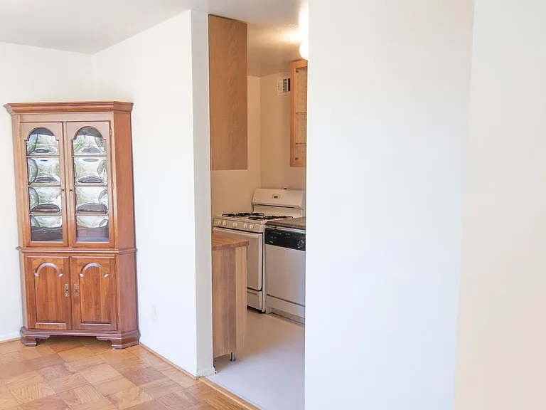 1210 N Taft St #201 — Photo 24