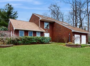 2 Dyke Rd, Setauket, NY 11733