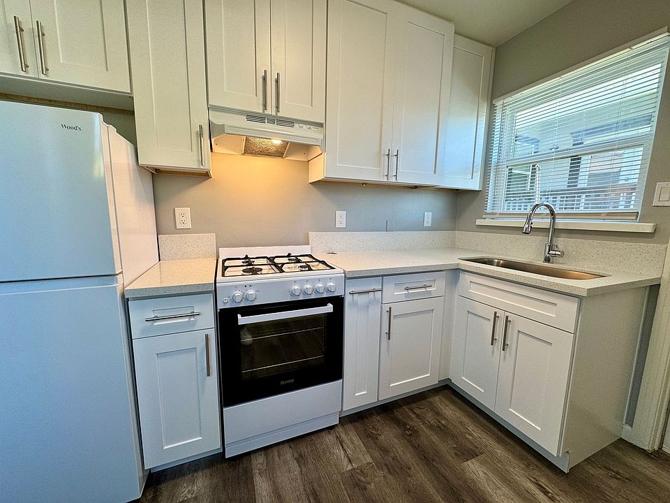 1st image of 126 E 5th St