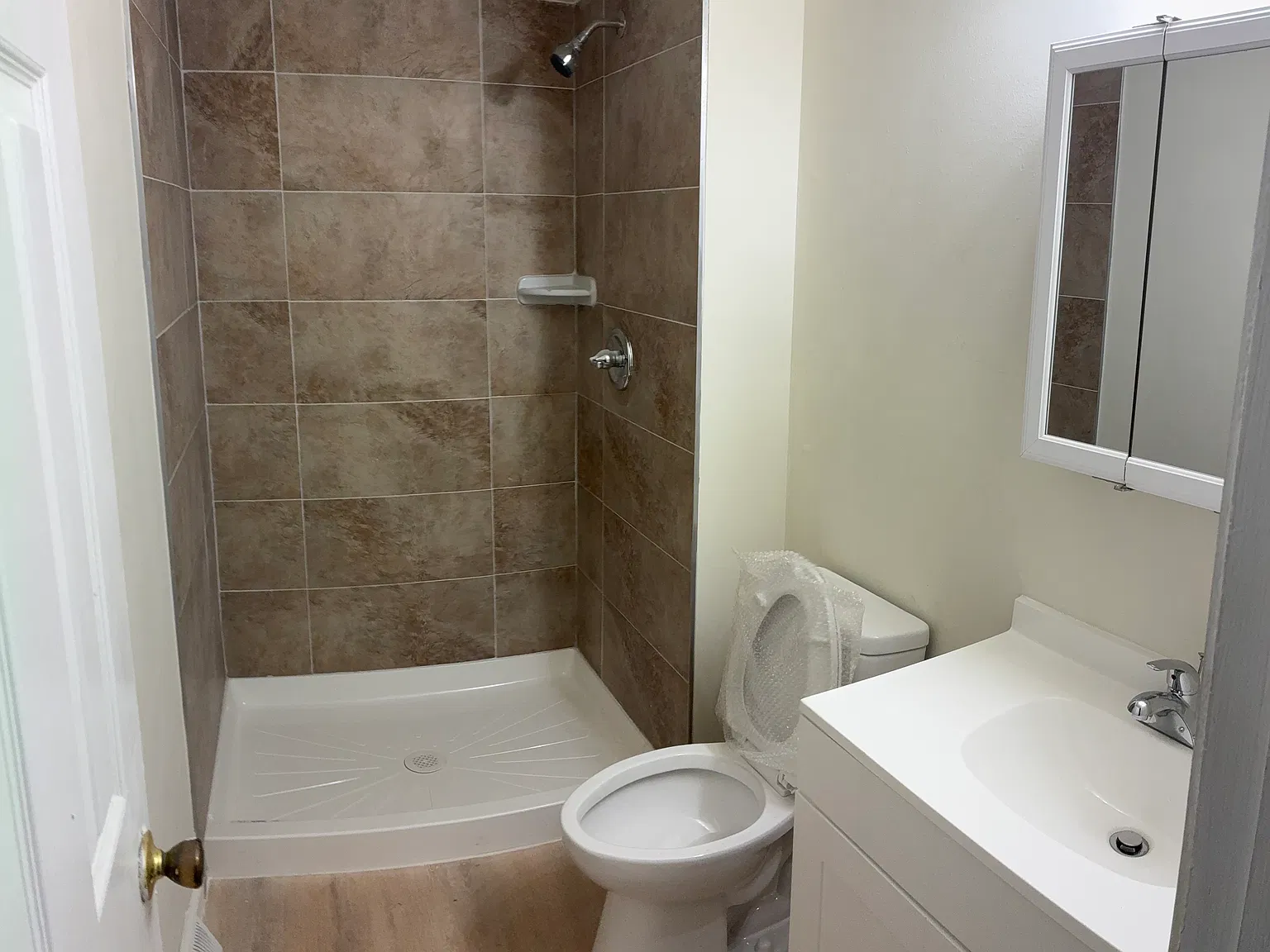 2 bed, 1200 sqft, $2,000 — Photo 2