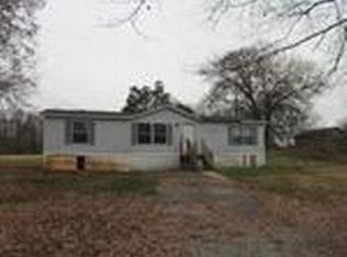 165 Hampton St, Wellford, SC 29385