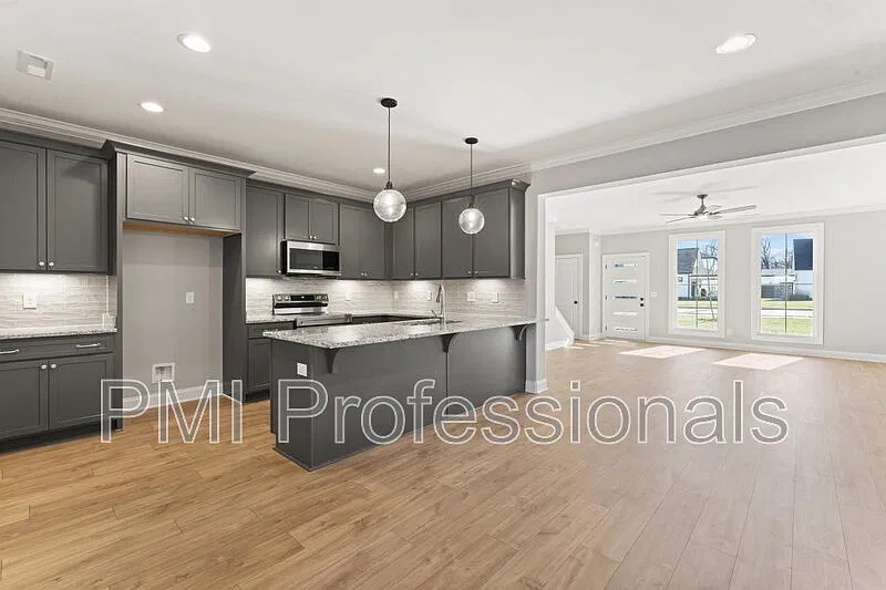 3 bed, 2.5 bath, 1842 sqft, $2,449 — Photo 3