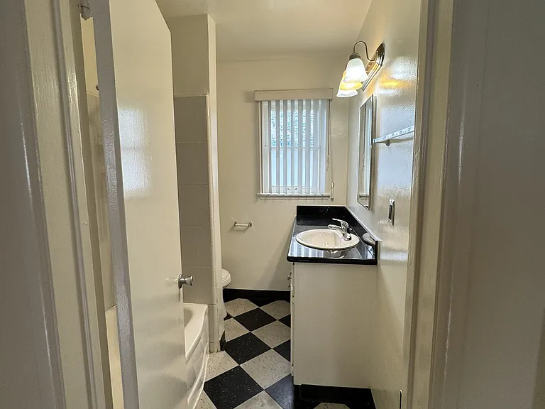 4941 Whitsett Ave #7 — Photo 7