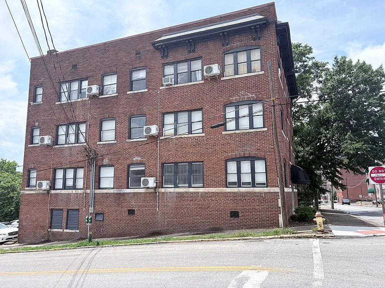 8th Street Apartments — Photo 6