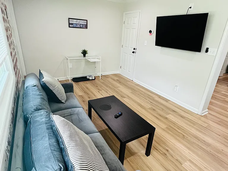1121 Mecaslin St NW #B — Photo 3
