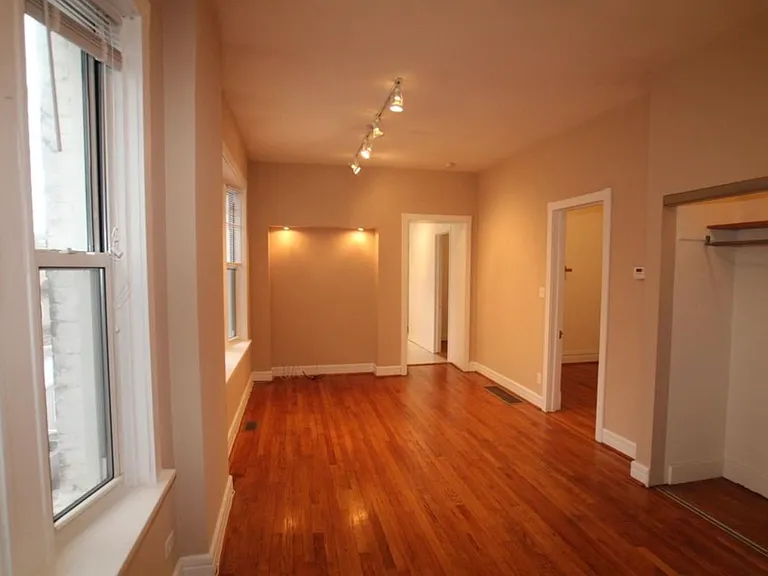 1741 W Byron St #2 — Photo 6