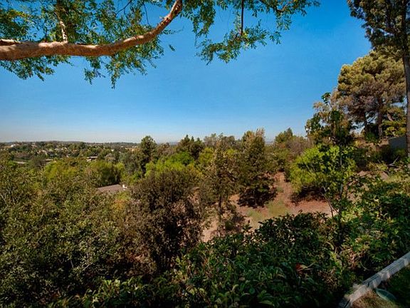 2nd image of 1801 Skyline Dr