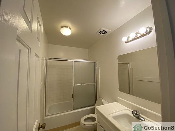 4th image of 1050 Clyde Ave #4