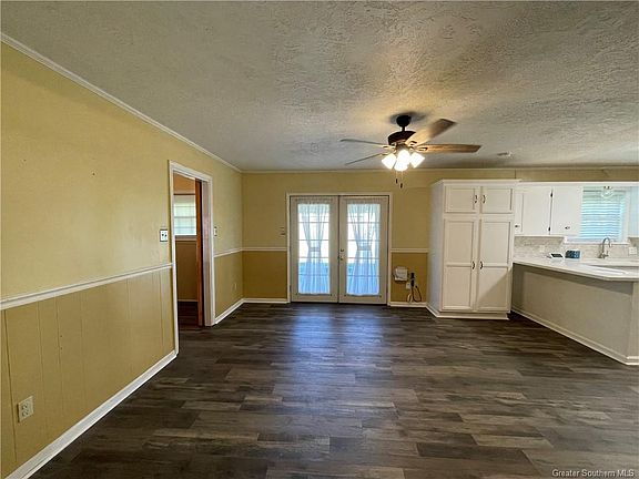 4th image of 2609 Mary Ann Dr