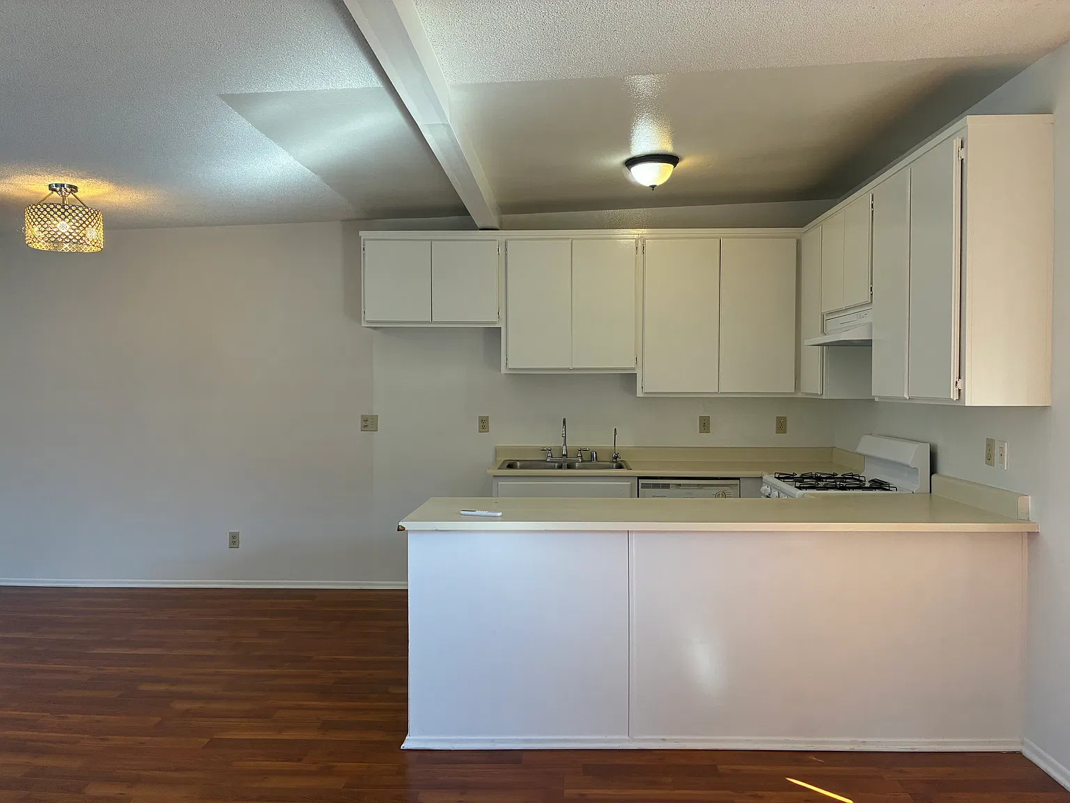 1 bed, 640 sqft, $1,975 — Photo 4