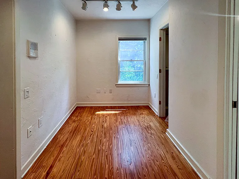 411 NW 26th St — Photo 18