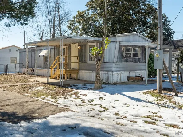 206 E 4th St, Brookport, IL 62910