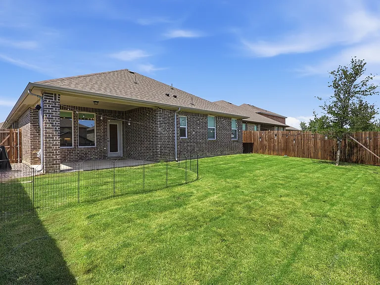 721 Declaration Dr — Photo 25