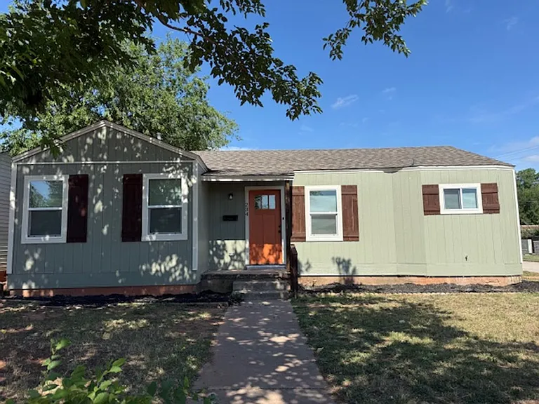 234 Clyde St — Photo 1
