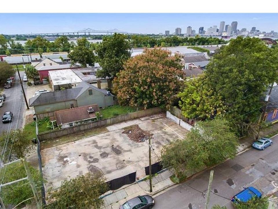 2nd image of 634 Independence St