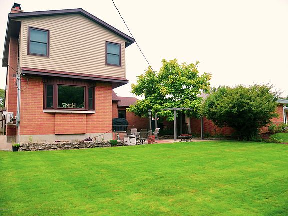 3rd image of 608 Hillock Ct