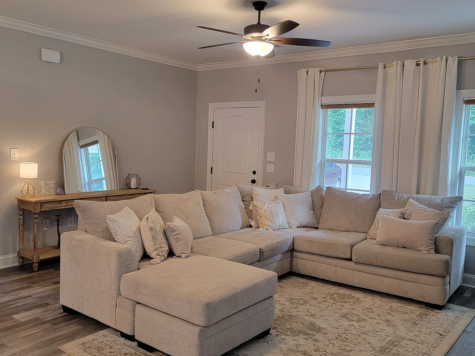 3 bed, 1358 sqft, $1,900 — Photo 4