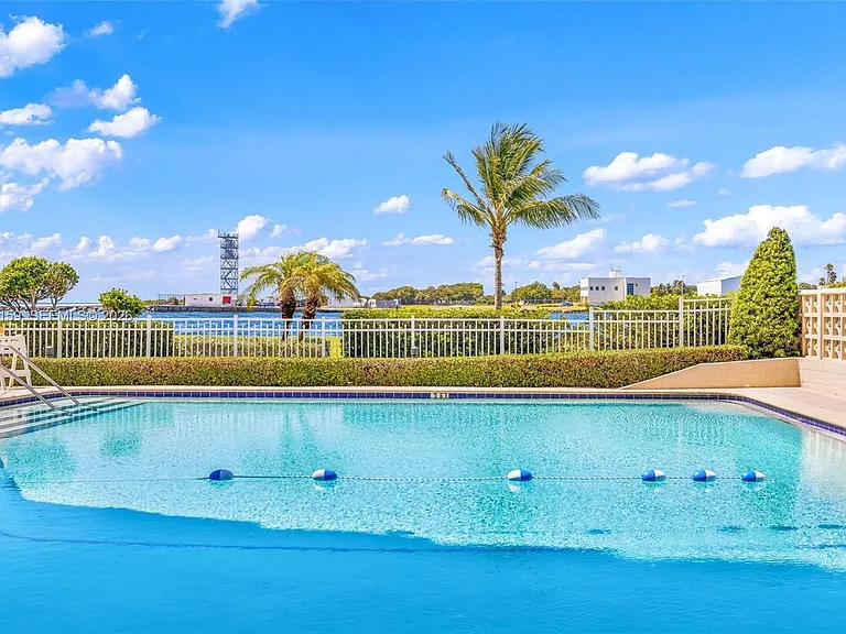 2100 S Ocean Dr #5B — Photo 17