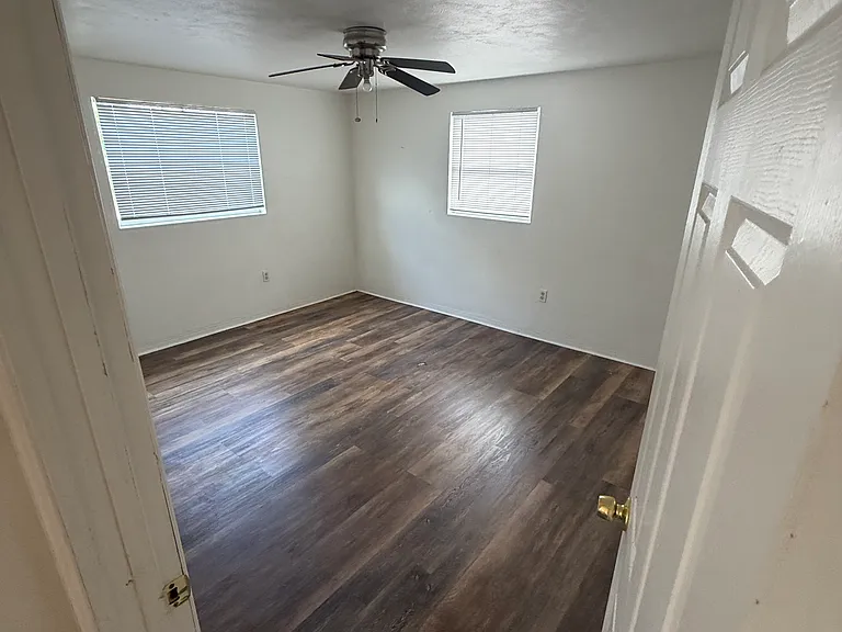 4525 Phoenix Ave — Photo 11