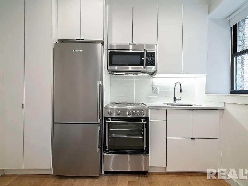 1st image of 59 Thompson St APT 1