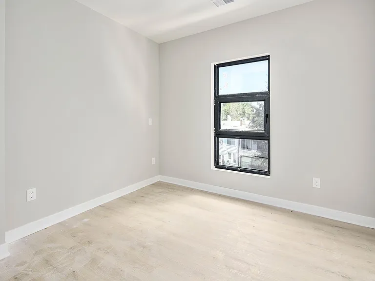 317 Kennedy St — Photo 7