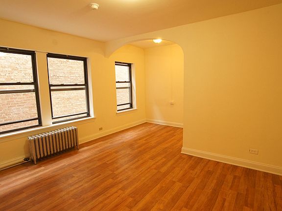 3rd image of 5417 N Kenmore Ave APT 410