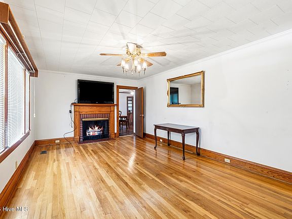 4th image of 164 Gibbons Street