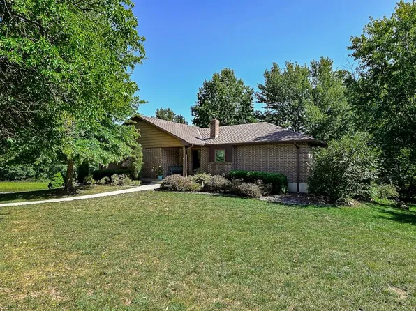 18600 206th St, Tonganoxie, KS 66086