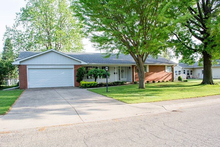 1st image of 1138 W Evergreen Dr
